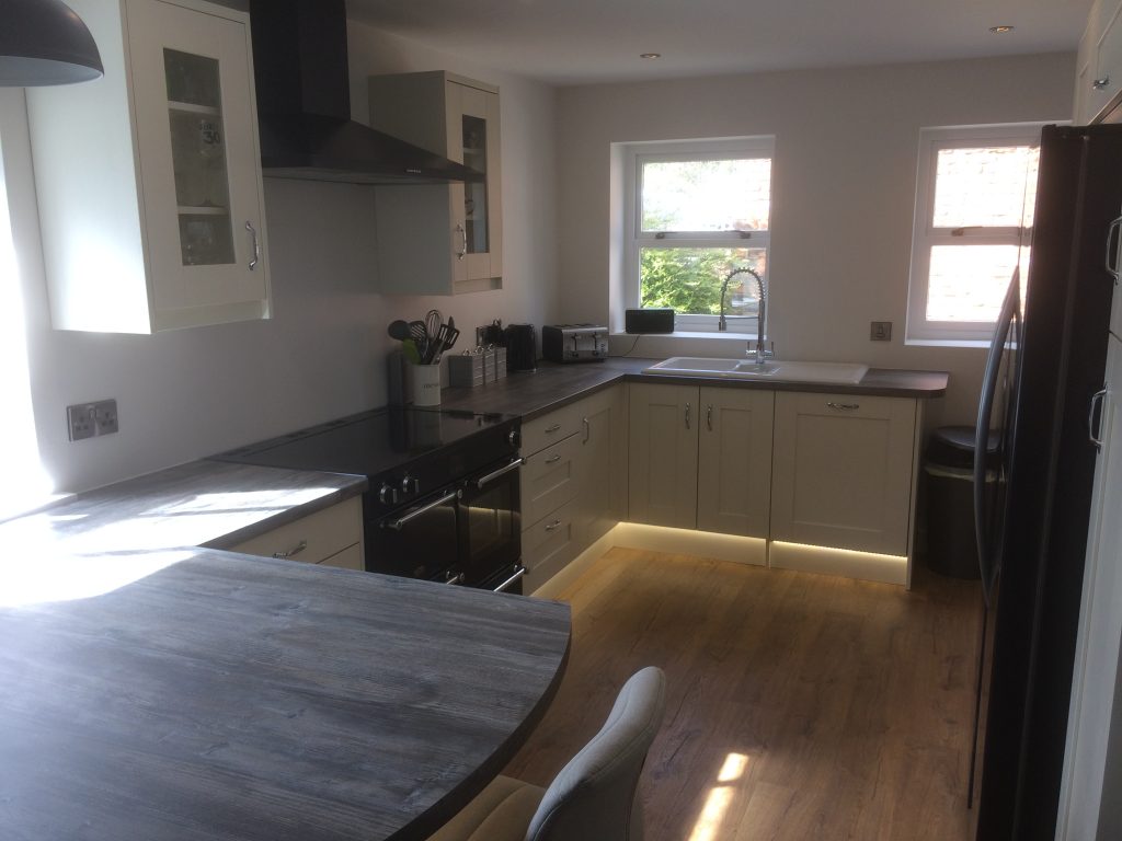 Shaker Style Solid Wood Kitchen Painted Cream Rf Installations